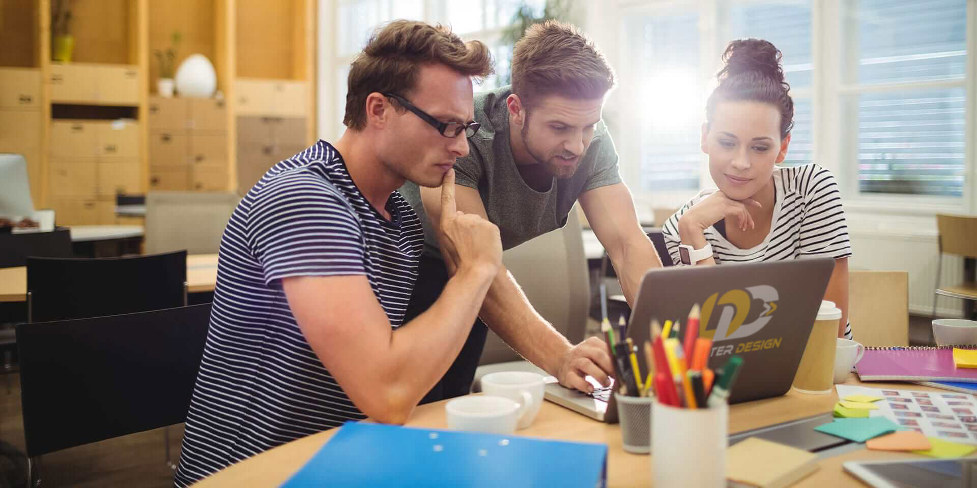 Team dat samenwerkt aan een webshop